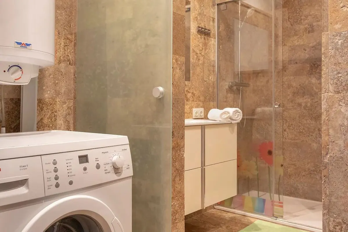 f675b422-9e54-4142-996d-ab45719fc7a1