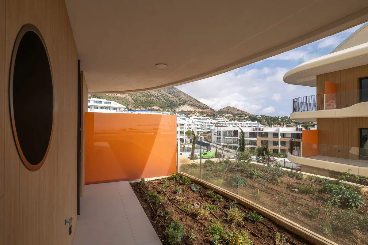 4b9057ed-ba20-4c76-b1e6-1f4effada418