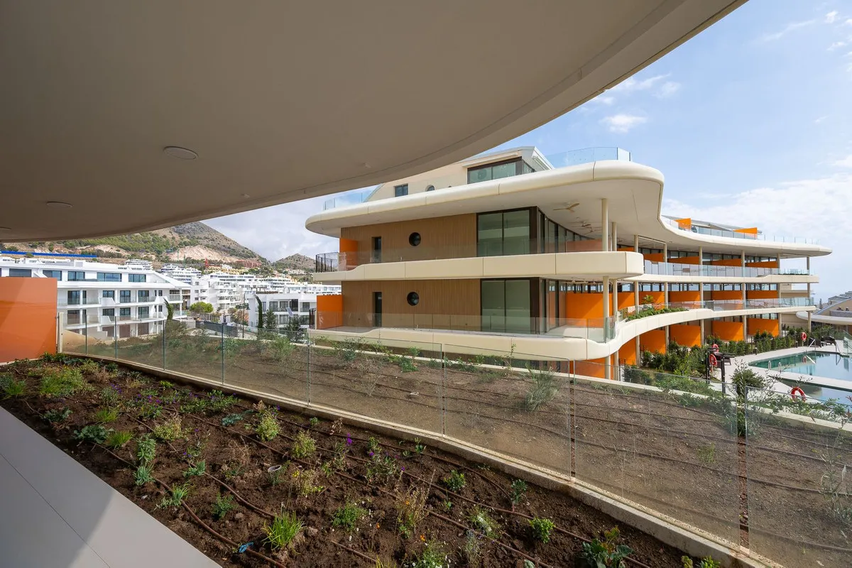 c28033c6-16e6-470f-a182-a2d0f38bebcb