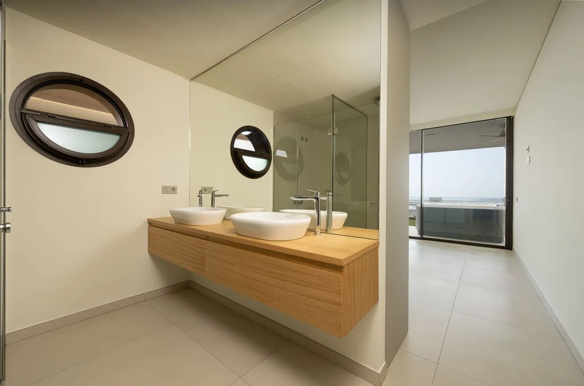 c3f475b4-0a67-426f-ae57-cdf5e0d8c7d3