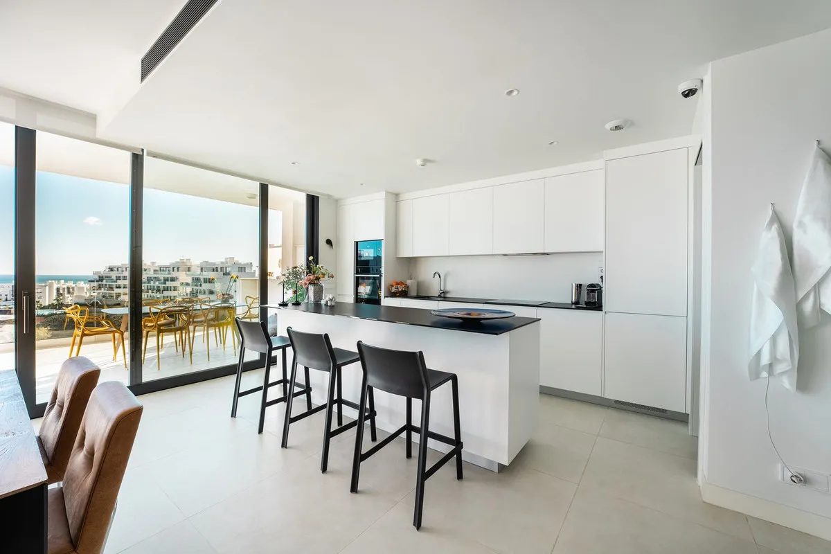 d206ba96-613f-4891-8b65-6c8cf0958faa