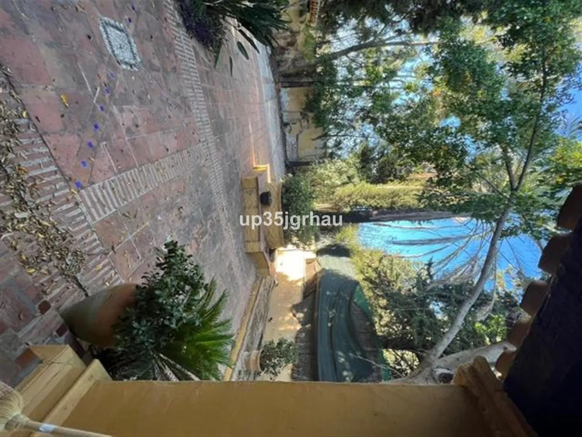 0ea303c8-71ce-4669-9380-fa41bac3095b