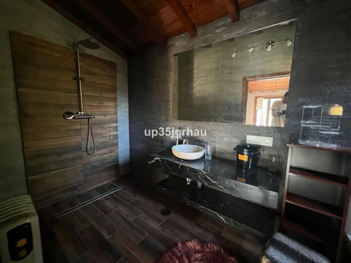 6e6badc9-cf63-44b6-9667-3d2fc8beb825