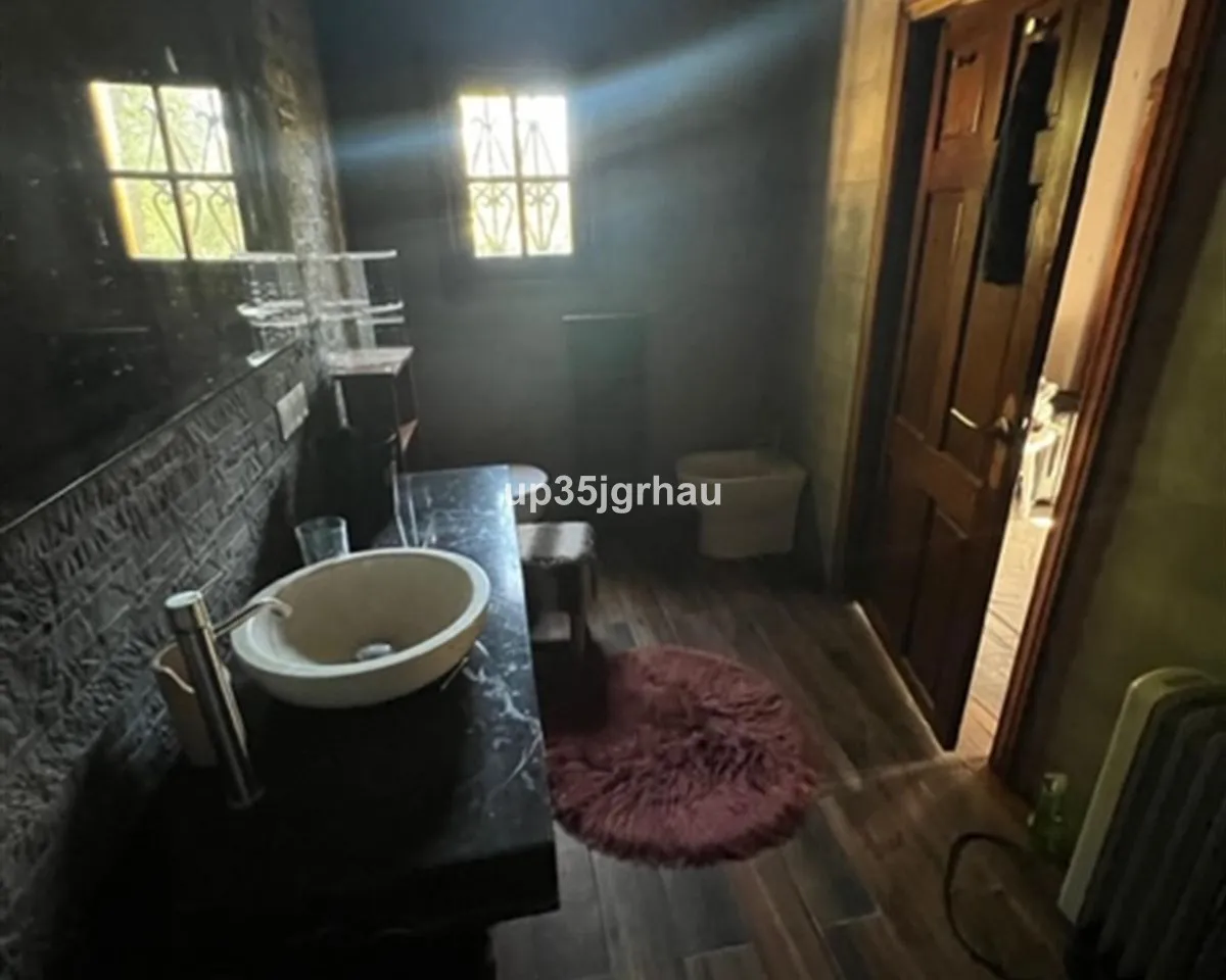 7755f4c8-863b-45e9-8383-eed3bccfbadf