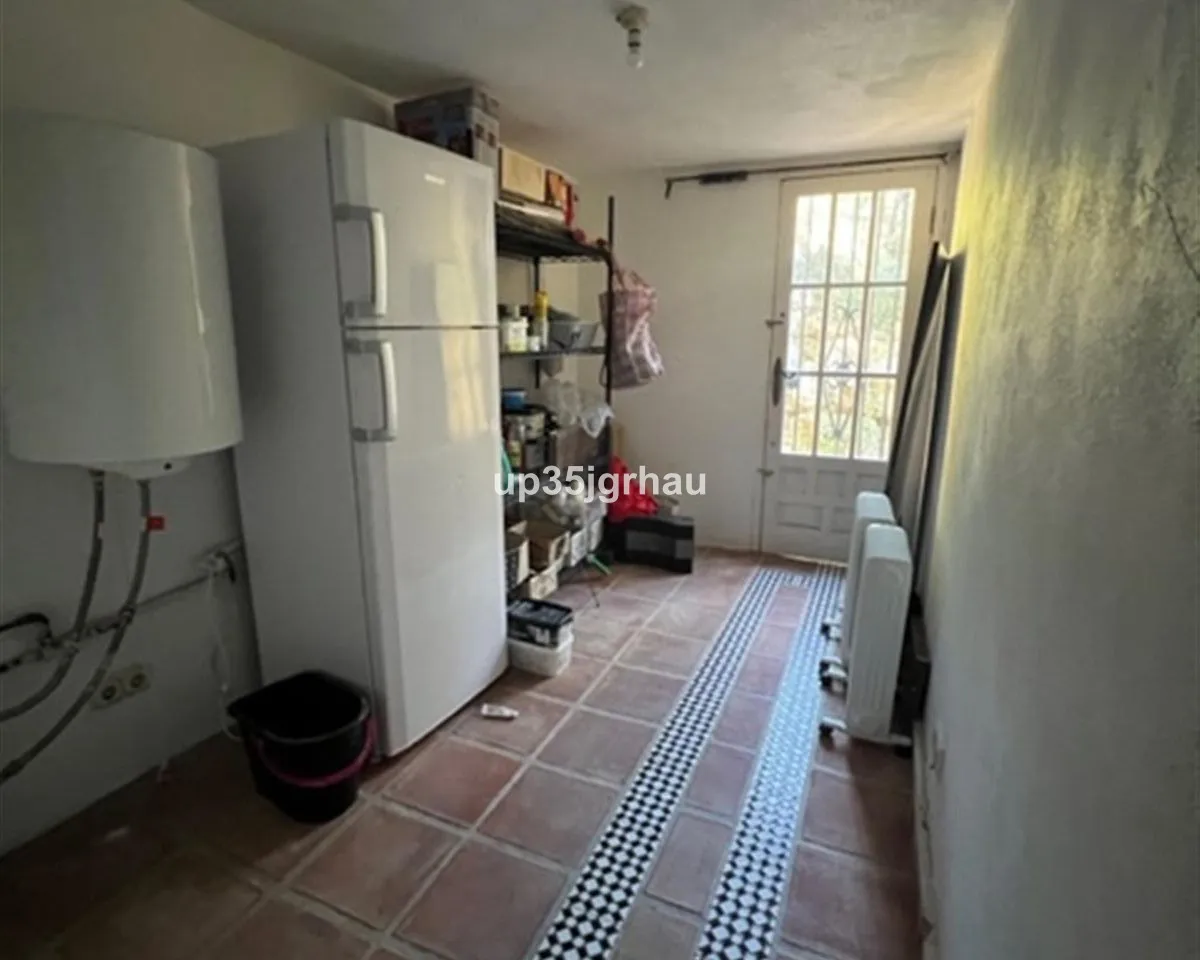 95d4b8a9-c301-4fa9-8fa7-24f20ea74e3a