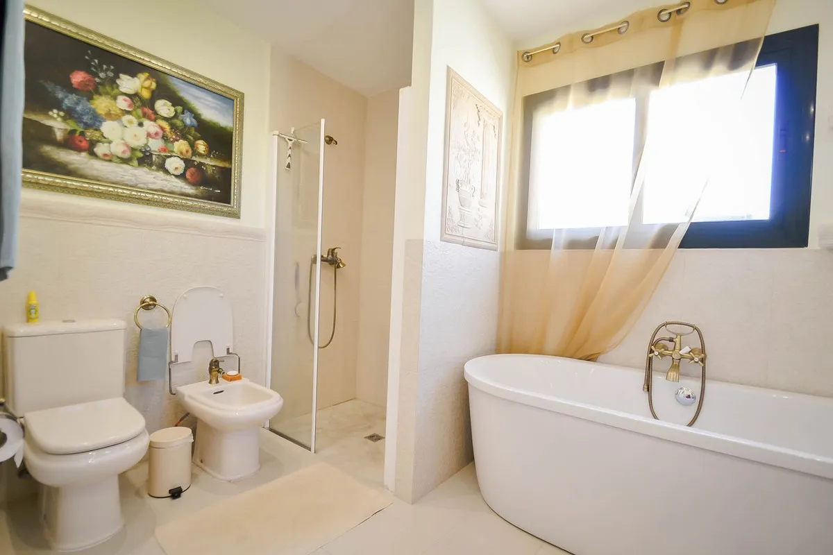 fa9db640-9d73-45c1-bfa4-1dcb73ff79da