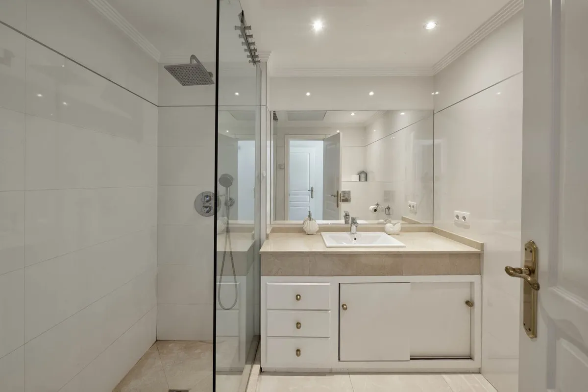 dd89af73-16b3-4f70-82d7-c1d8ba9dd651