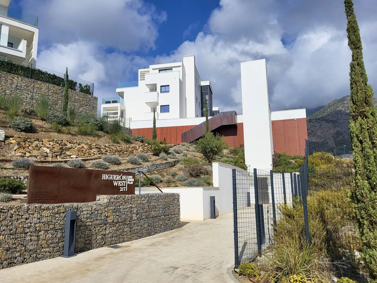 372439f5-923e-428d-8c78-a6c12d961434