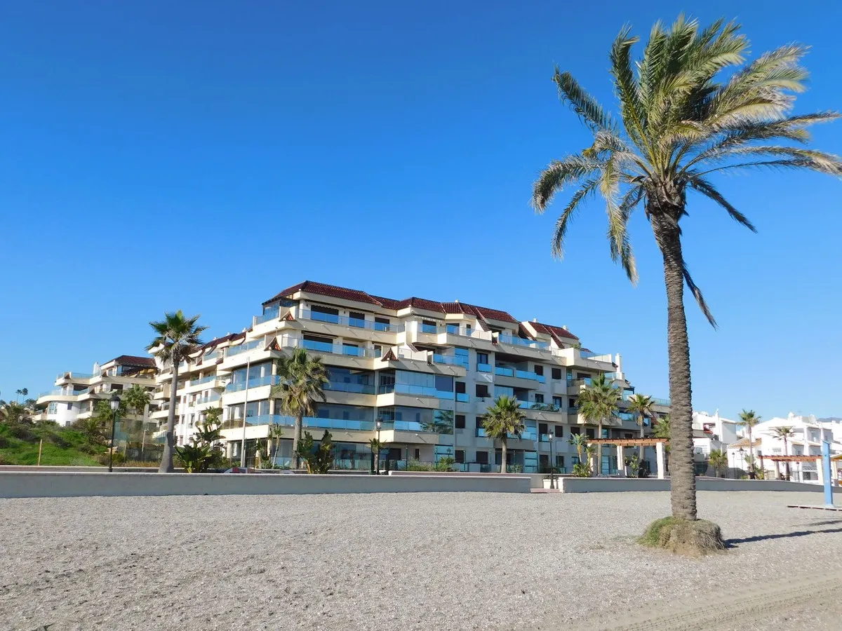 Beachfront Luxury in La Duquesa: 3-Bedroom Apartment