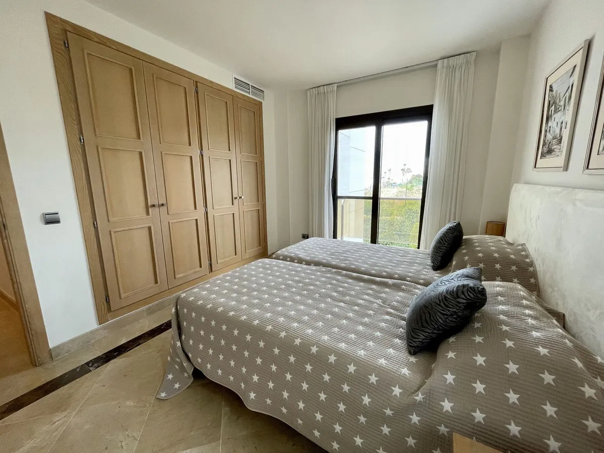 aa54c1f0-37fd-4e46-8b08-07d7c75b2243