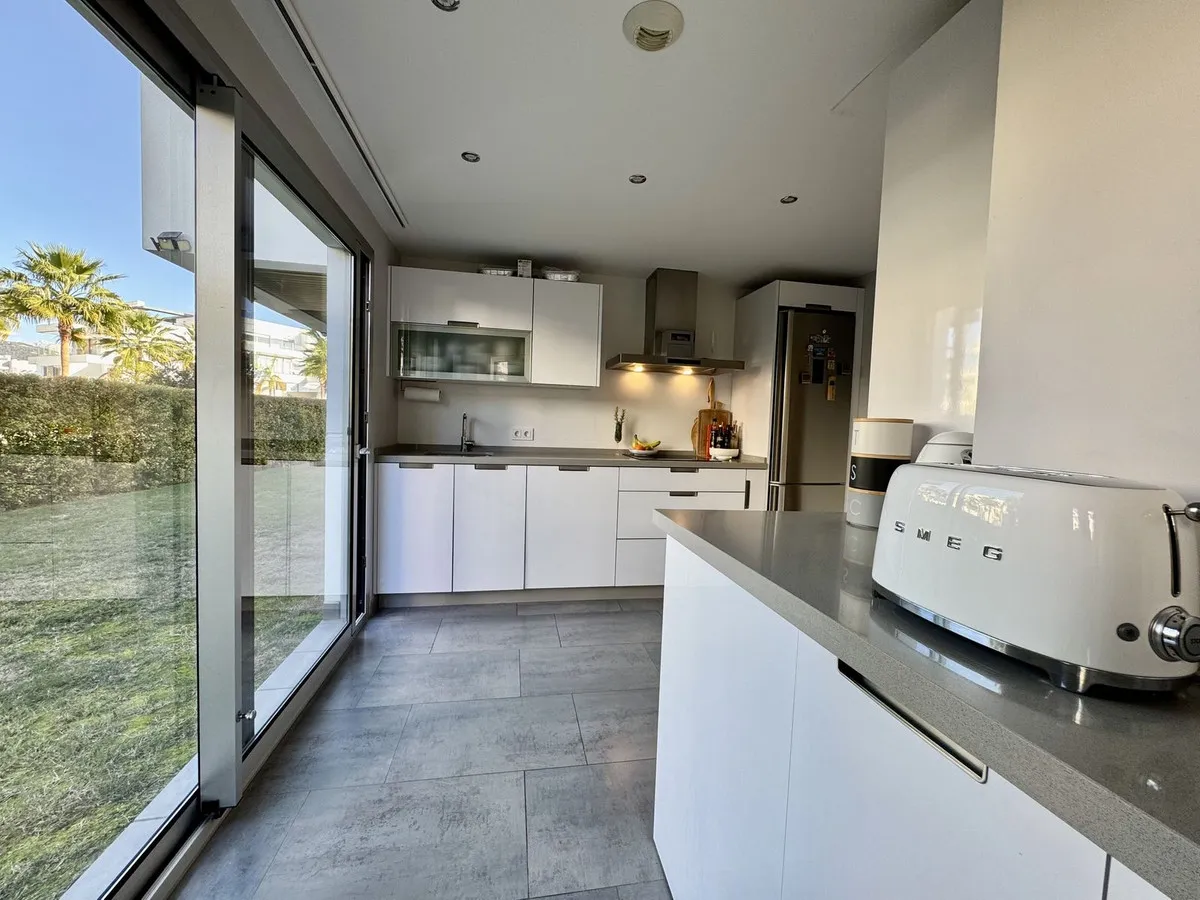 73d543c9-5da0-463e-bcfc-f0e61821ed70