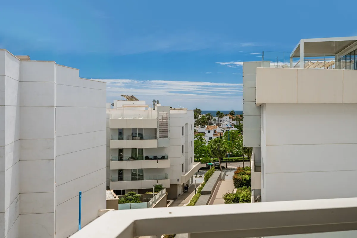 842081a7-01a6-411a-8dd6-8d5242249d2b