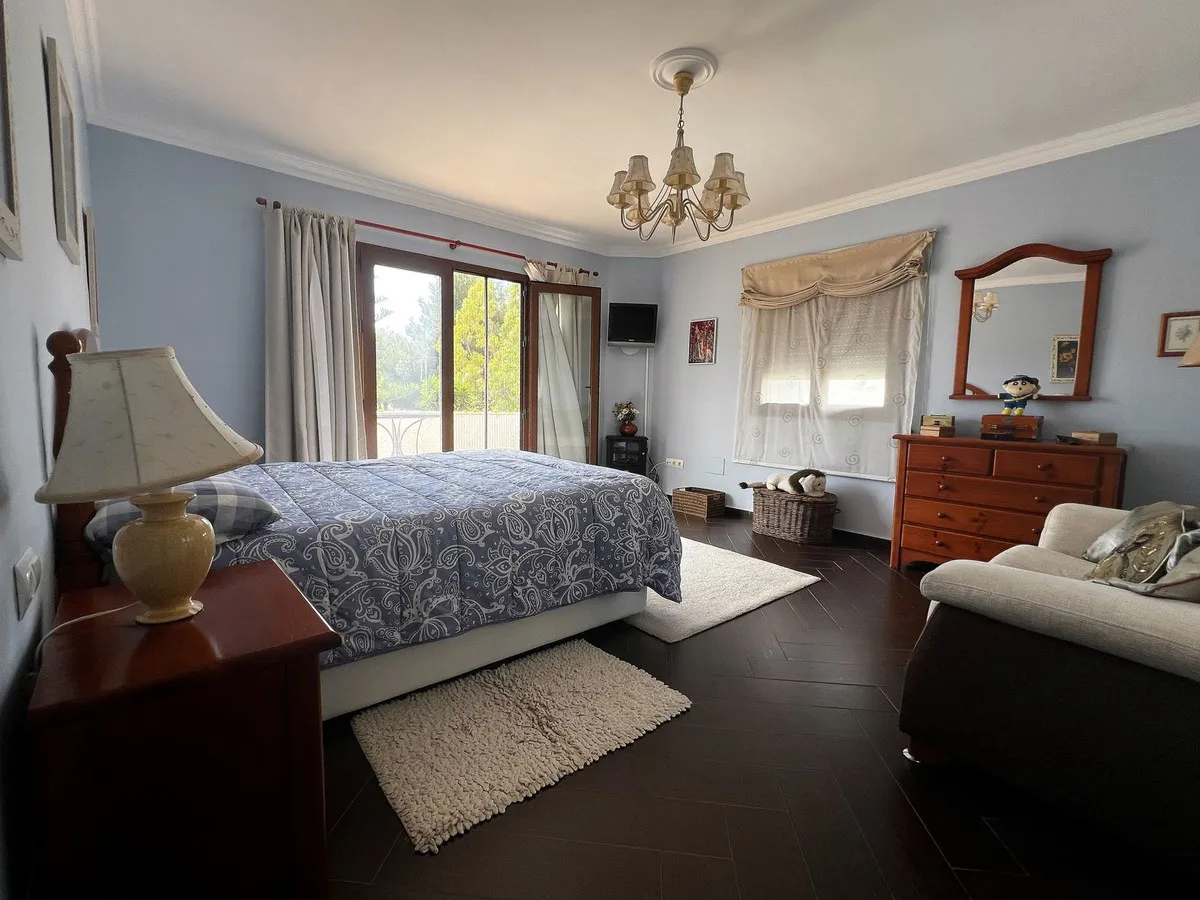 4b54a58b-dc61-4e33-b4c6-db1a10ad6935