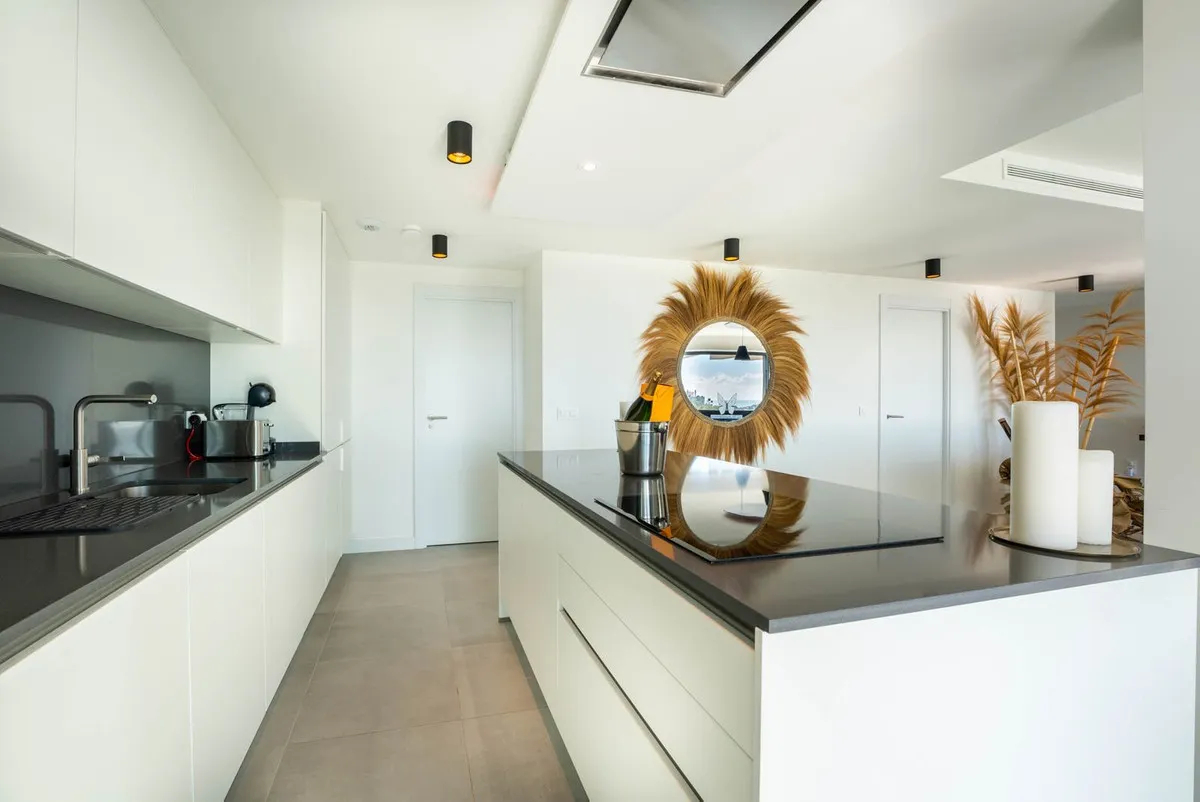 e8fbd8df-36b9-451a-b36b-75aa7ce814d1