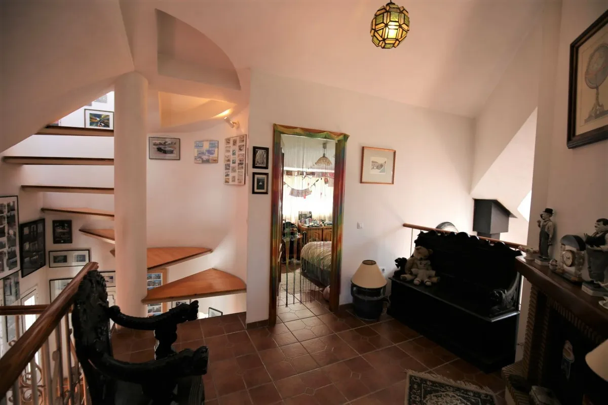 8b163c9f-43ec-4550-b8b8-724c717b5a3e