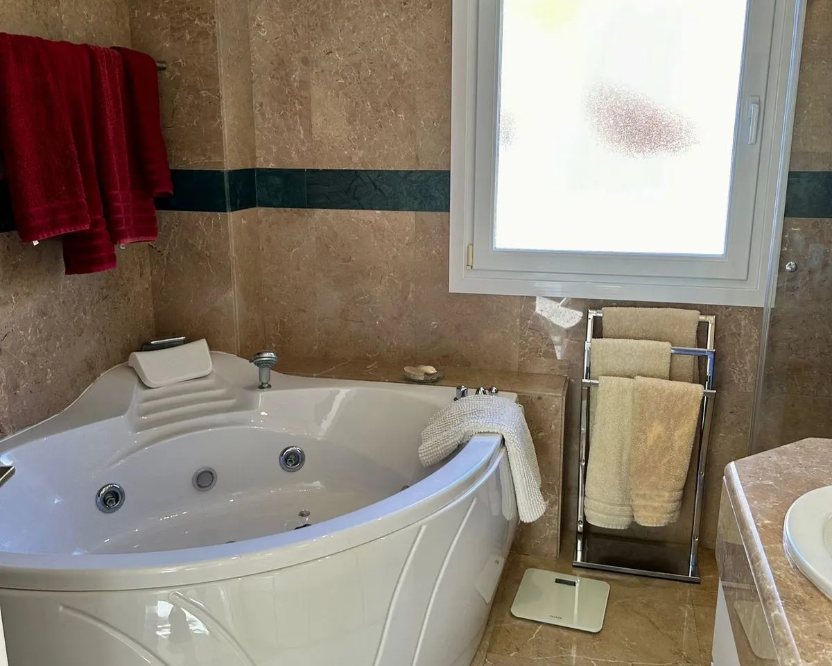 4b920a79-4f71-4c39-a6bf-00f171c7d5b4