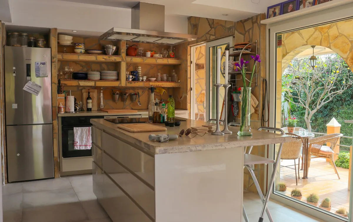 63a043dc-74f6-4edb-a152-40d72a10b931