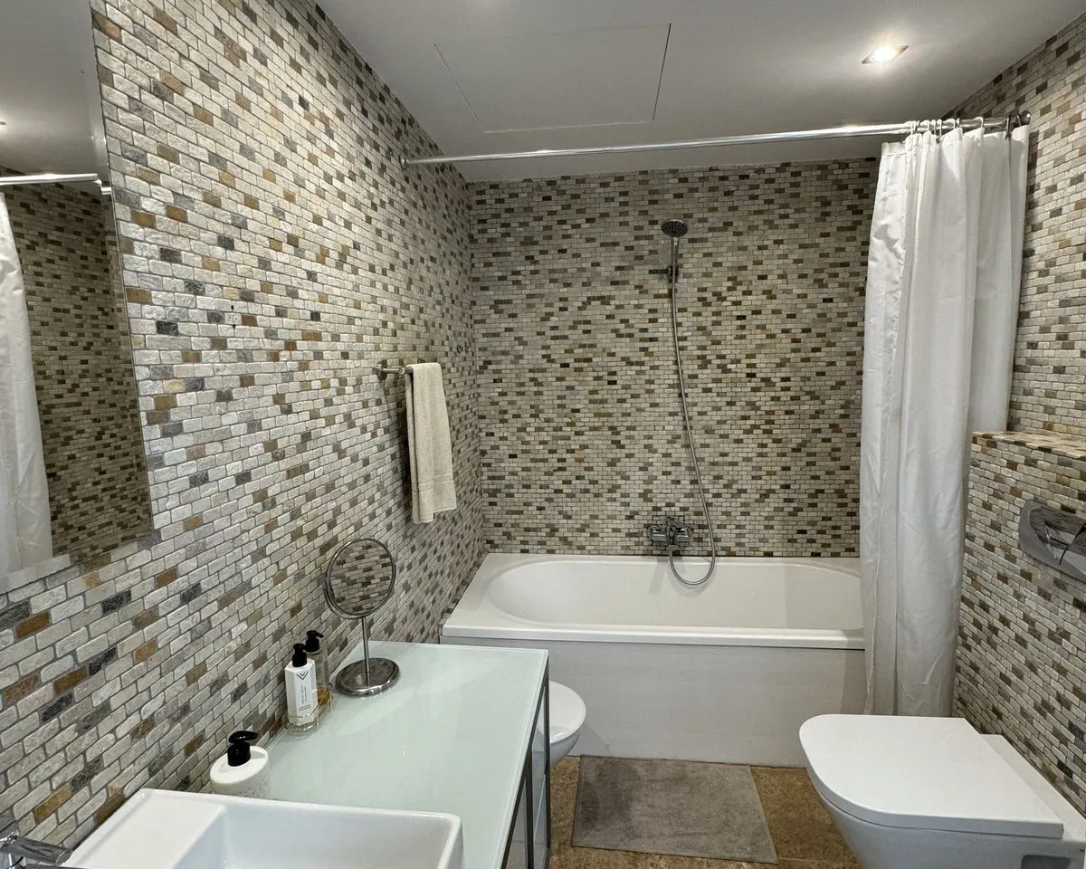 c2d6f67f-f565-4c18-b44f-4e5992965725