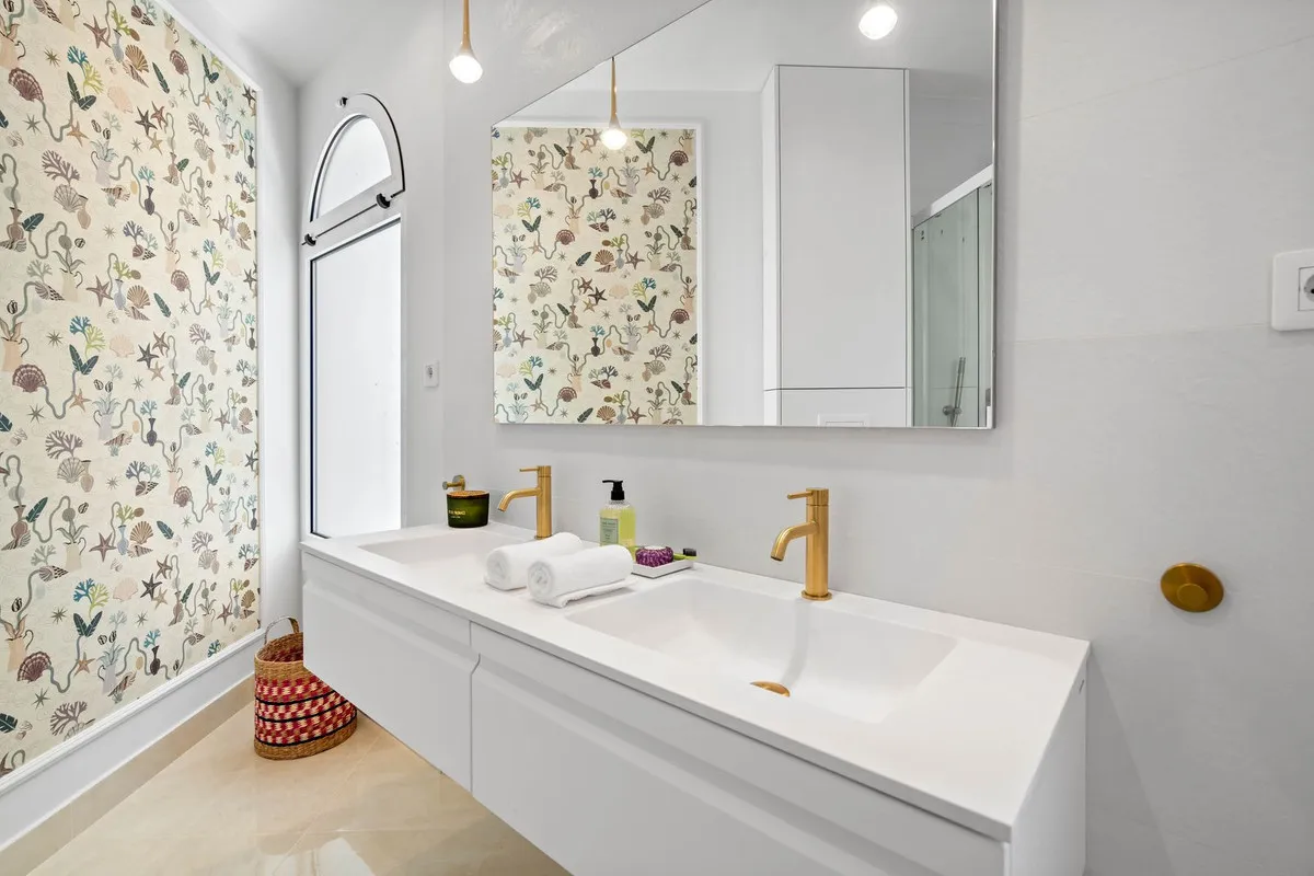 d6adbab7-6eca-422b-a0cb-6b1c4967f544