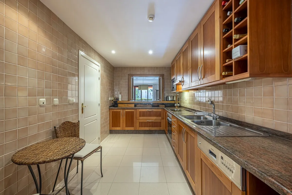 122d1961-bc13-4b75-a035-3d95be83d944