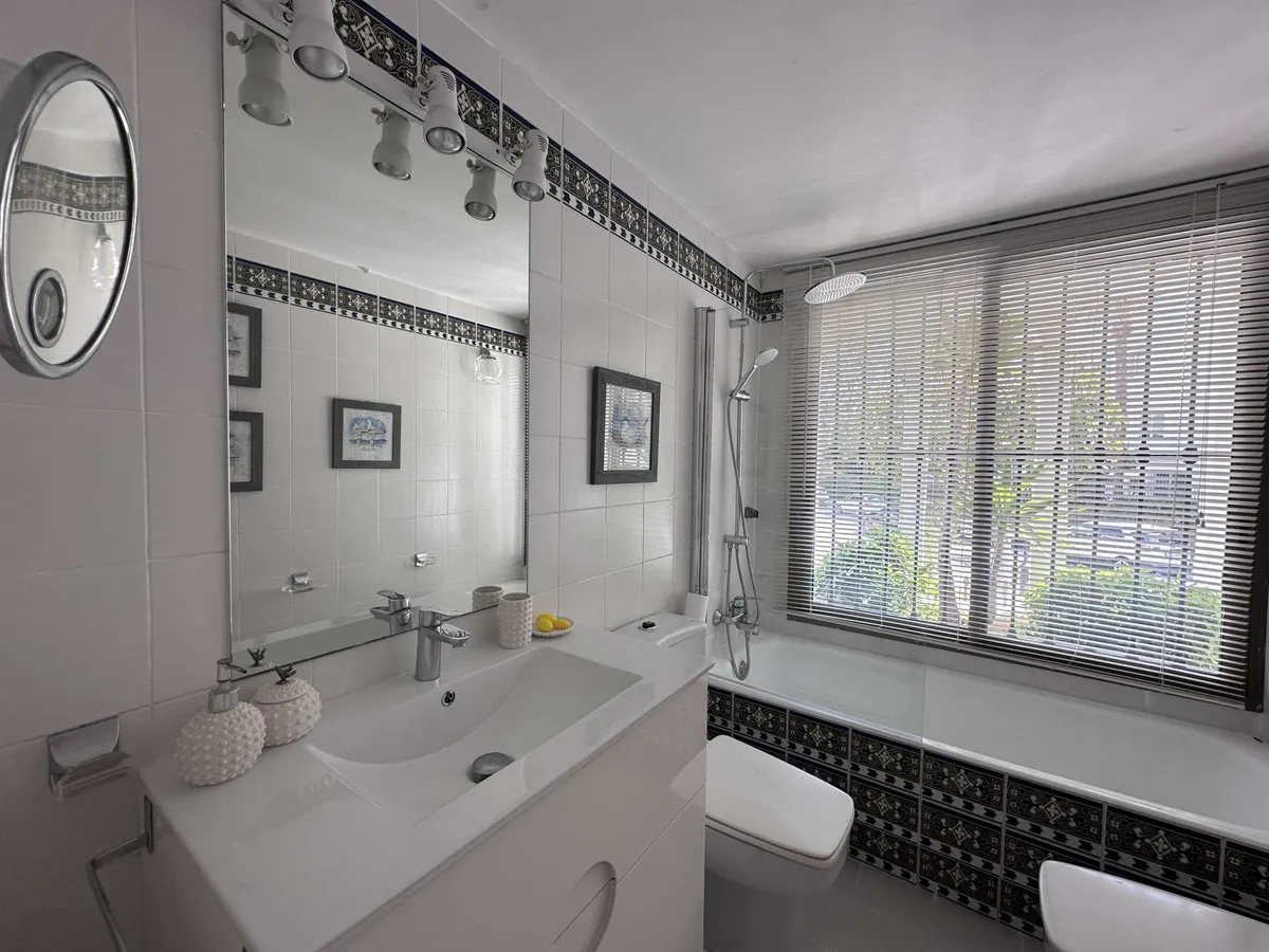 8fb9b17b-7a68-4ec8-bd7d-0cc2fb00dd43