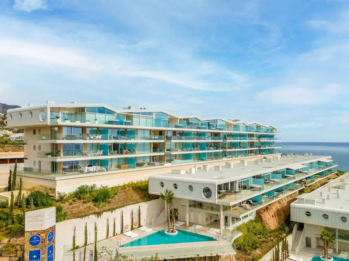 e4e7b019-0dda-4e7b-a733-debf3fef109f