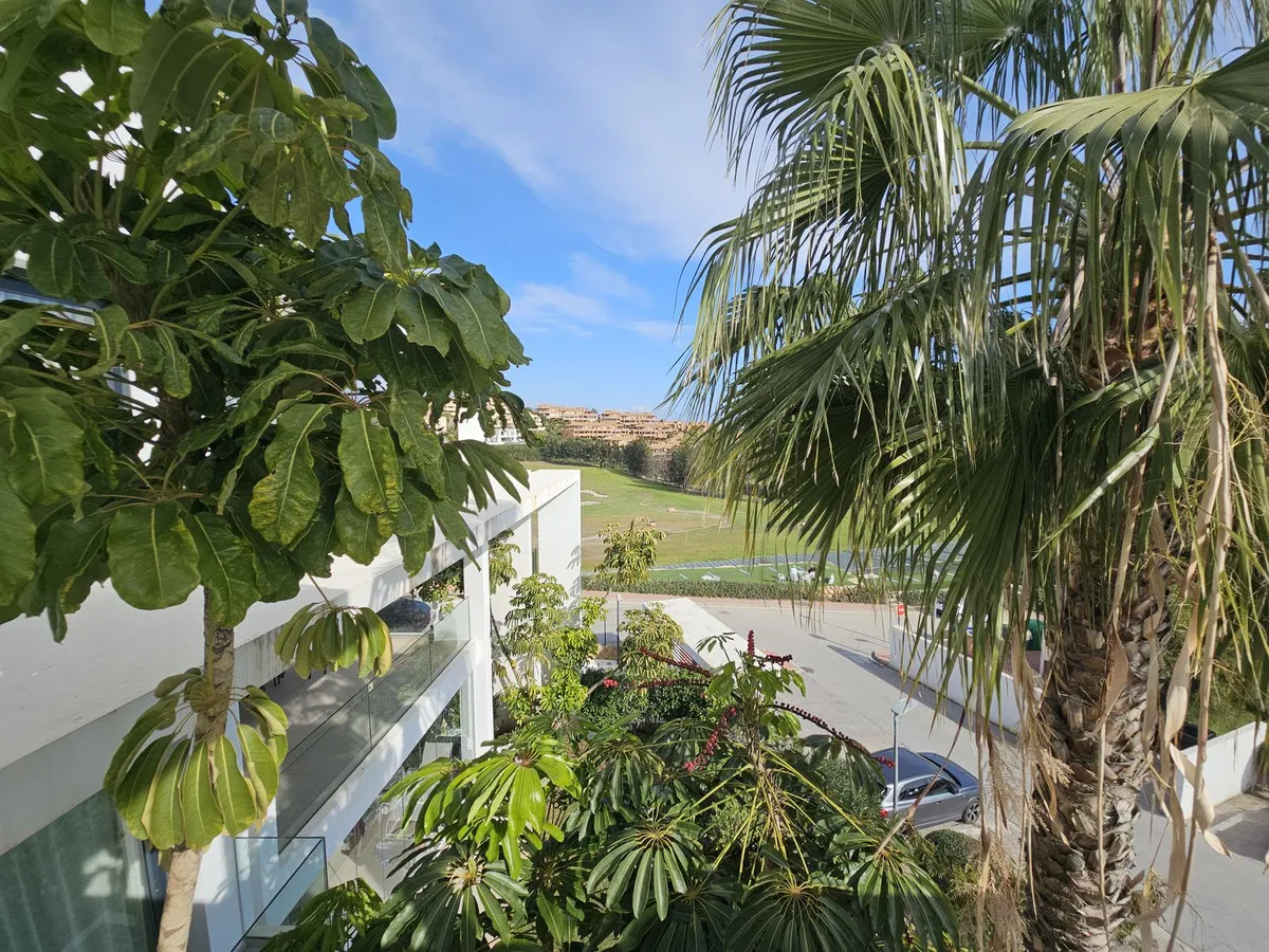 d8e74ceb-e54d-47b1-9e8b-e0d657a3b407