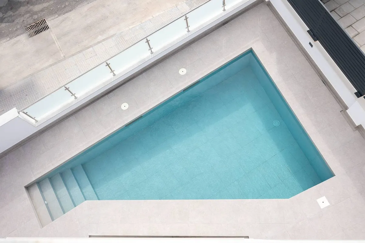 2c0d6158-fd15-42f0-8ce2-e0ffc0503827