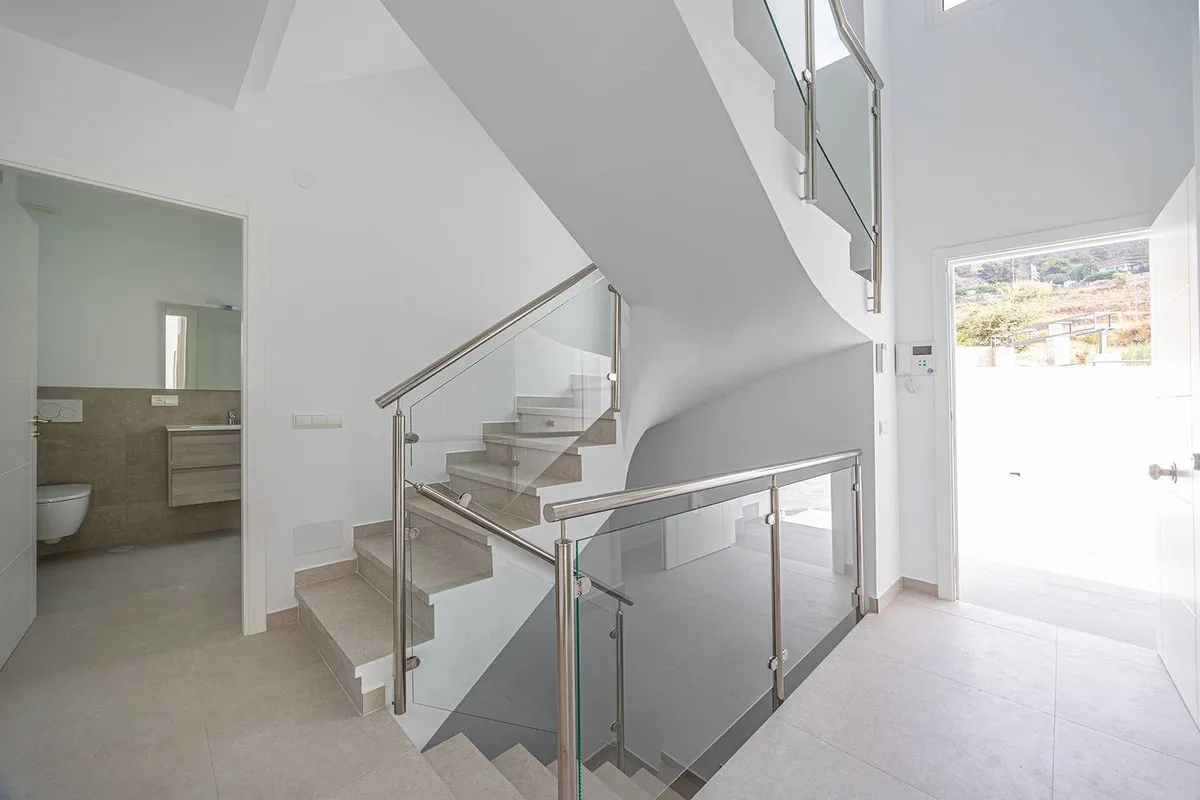 8f59fa3d-9519-40a5-bfe8-4487d8db6a33