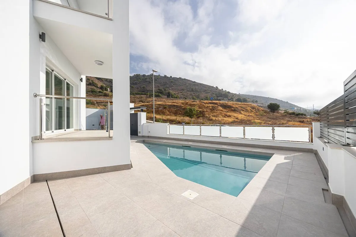 995ec0d8-b547-425a-99a9-2e5c7b375e85