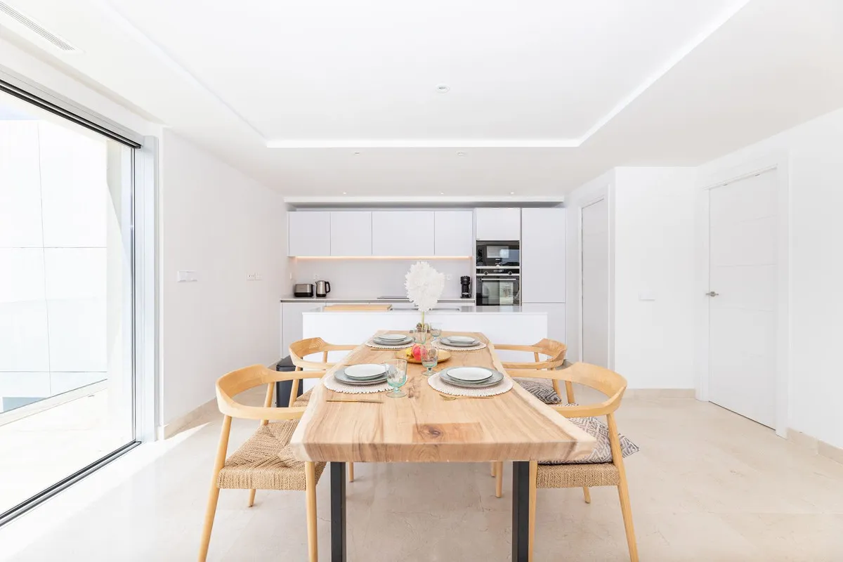 6b94a136-2424-4749-a6d6-22c3c8a9874d