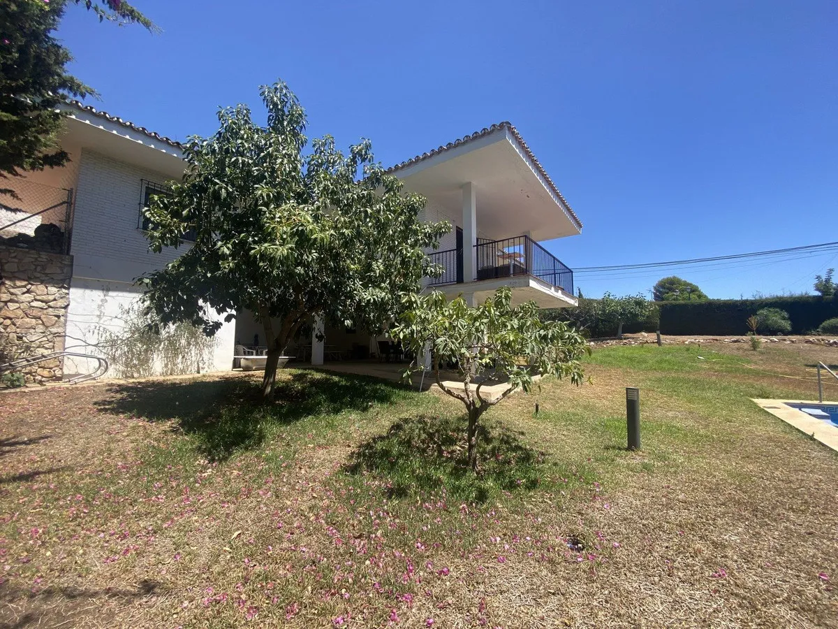 b7082978-b0aa-485e-82ff-0299cd9c9e76