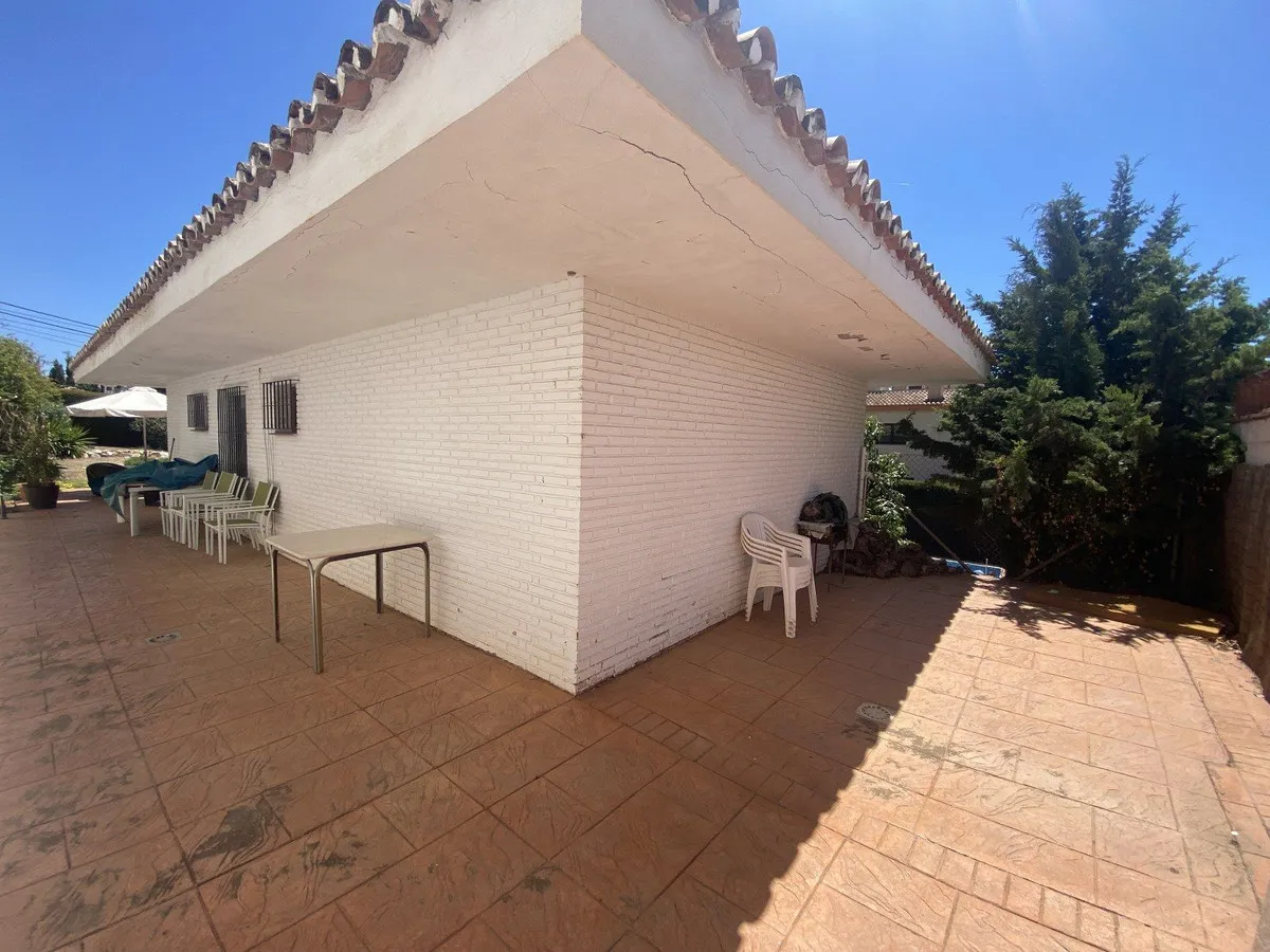 c9b194a6-9acd-41a2-865a-1a080a13f618