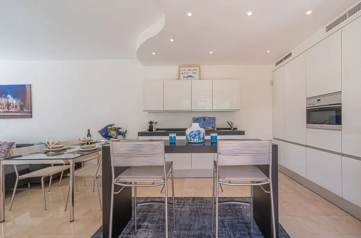 f1c35fa3-ed2f-4136-856b-5bc532fd712e