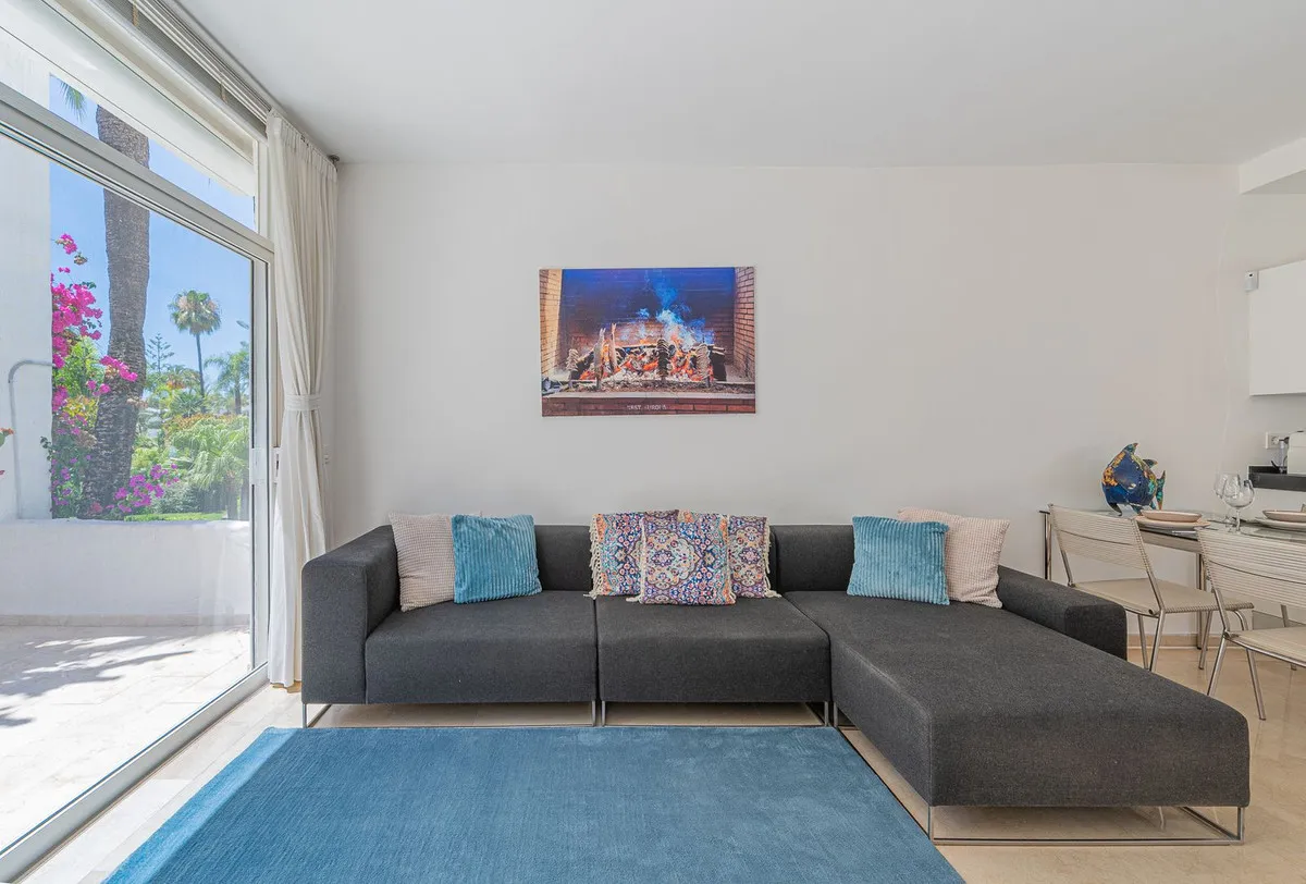 f6a6337c-5fe8-498e-a63a-0d90d903474b