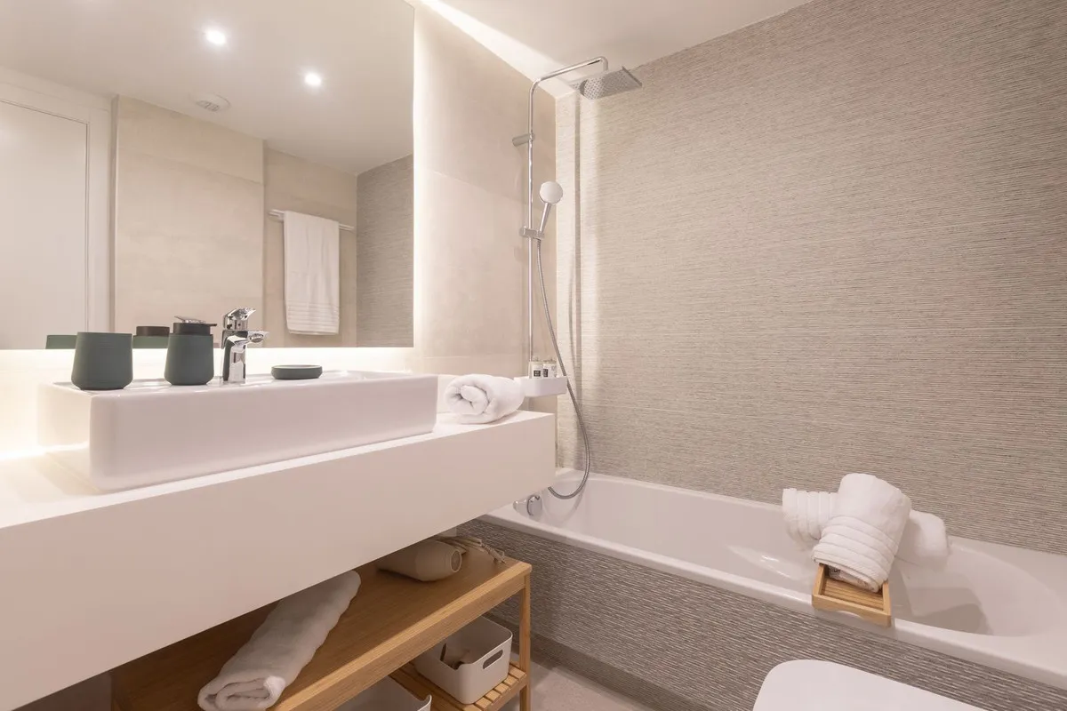 4caacea7-30c9-483c-8672-b7a6920b8b3a