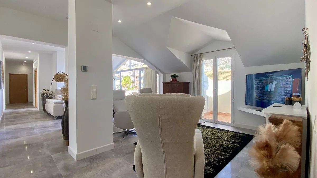 8123ff05-034f-4aa7-bd43-56e9d6e779b9