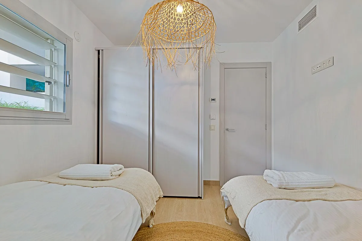 a8a2952d-f69a-4c5e-a3ed-8f742883d783