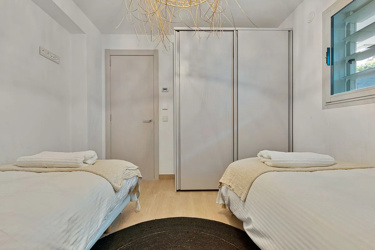 b49f6af3-8406-46ef-a768-16c374d65b49