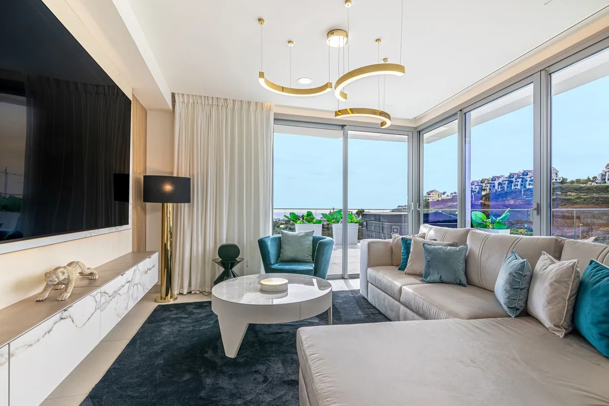 cb462674-6ef8-4d69-a865-a70102fcf48d