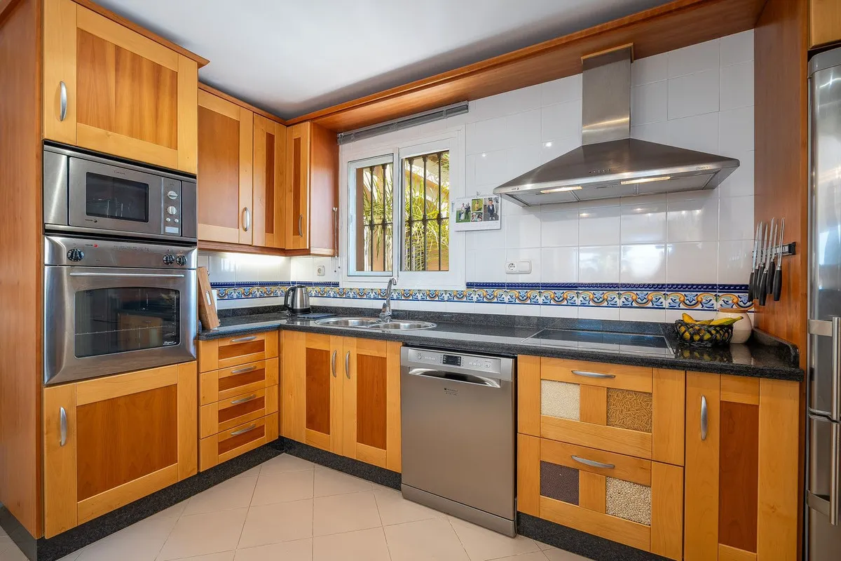 b2c5e63d-5301-4e14-a41d-e52e419d8b40