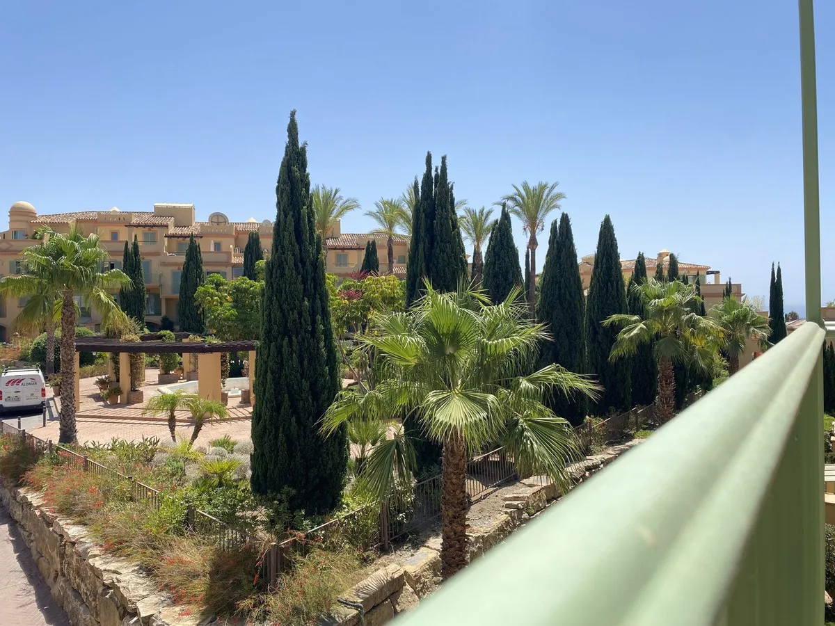 fb8cbdd9-2a93-487b-b6d4-45cbae23a516