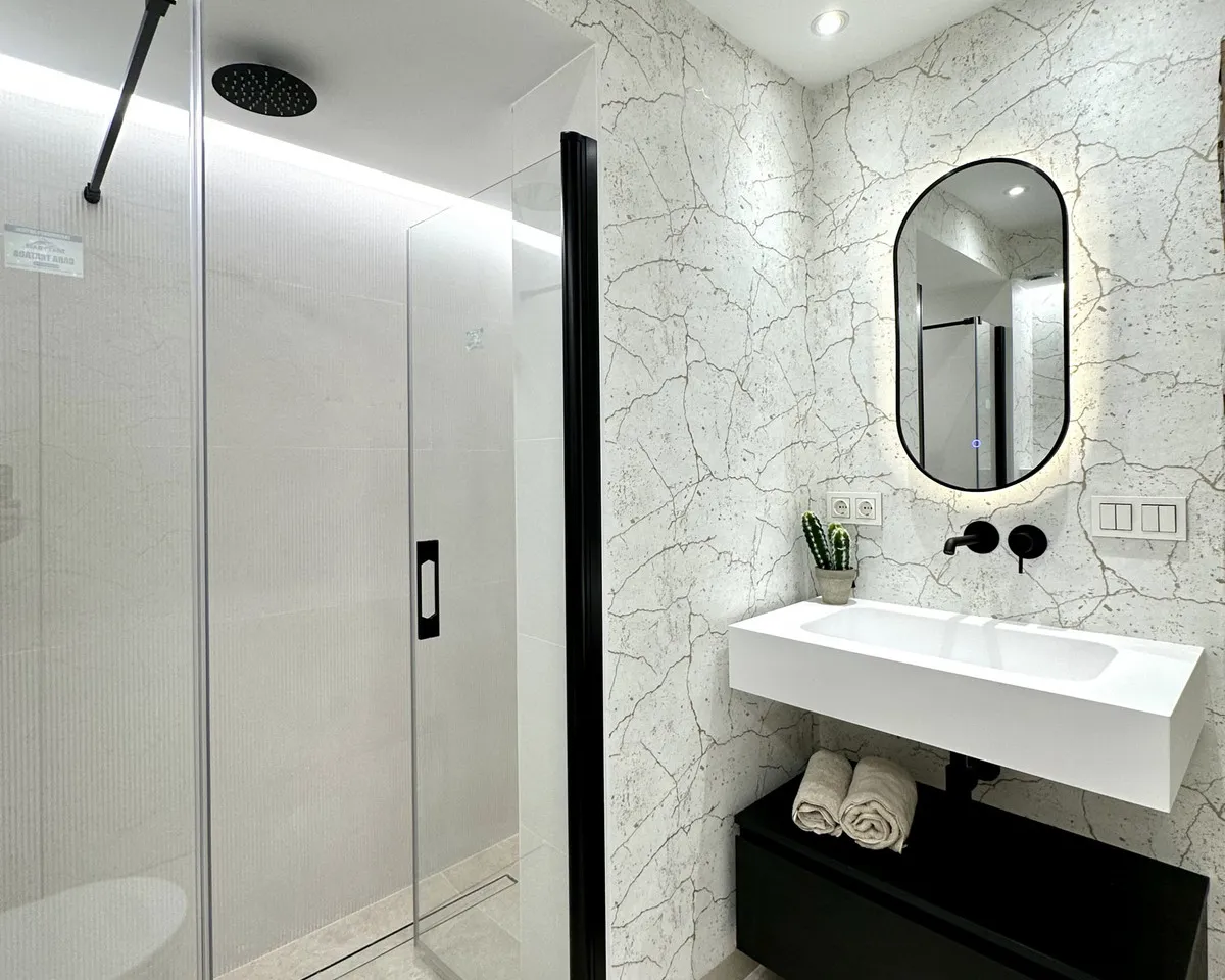 b5310906-f379-4c44-94b2-eac13e448f96