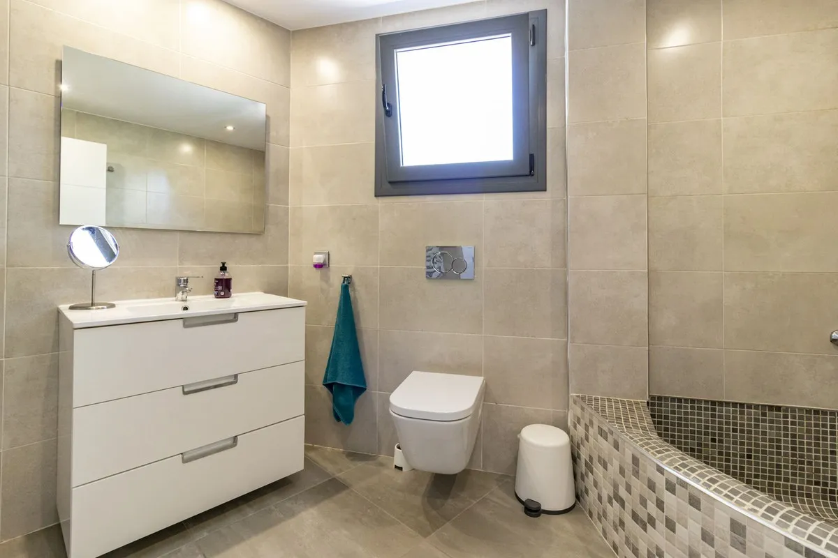 b851e74d-05fe-44da-b658-1b79c5800d31