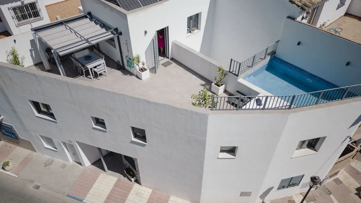 cc5a5d03-44a7-41cc-b06c-2b986d953cb7