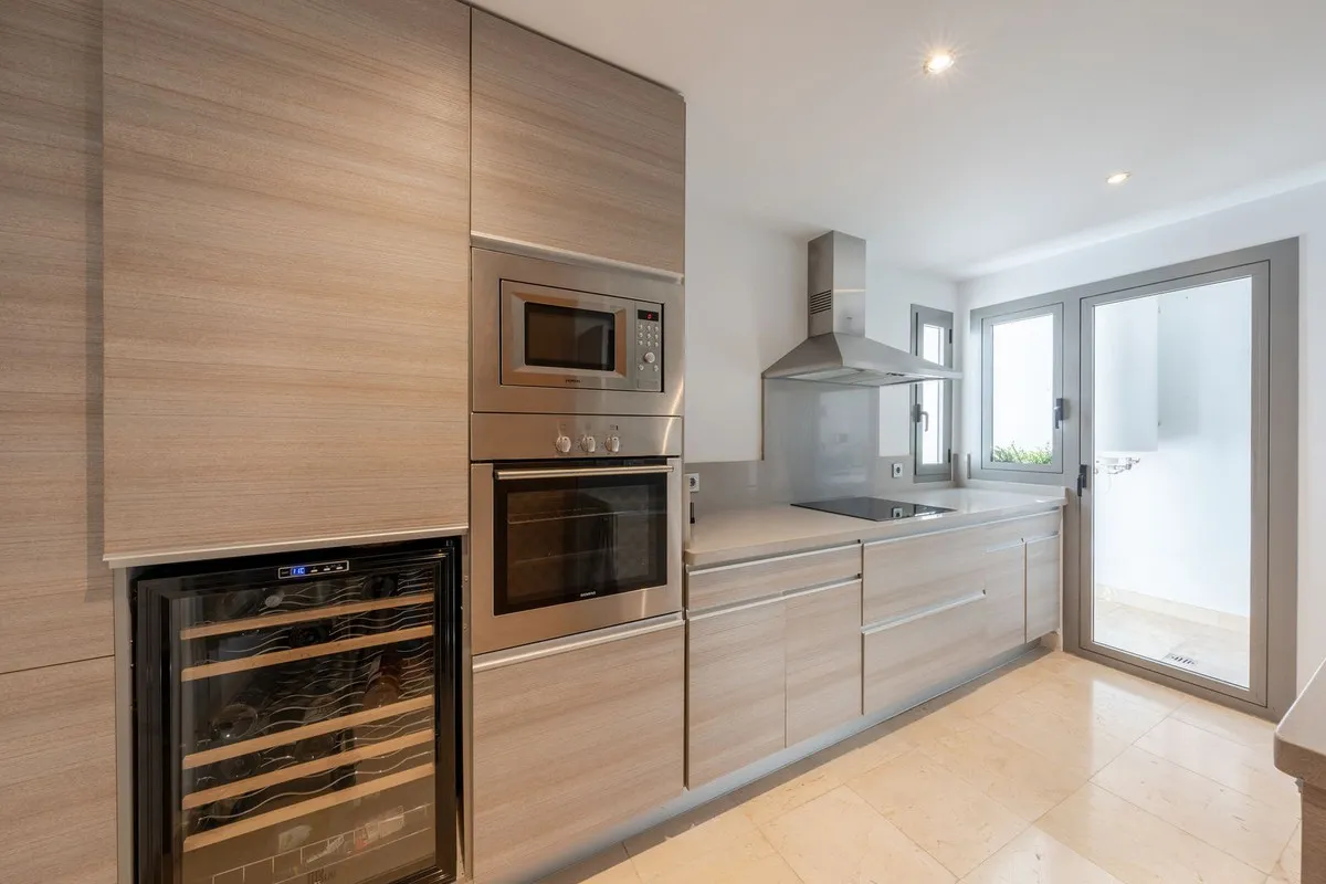 29611483-4b62-440d-b595-892fcd9b8a15