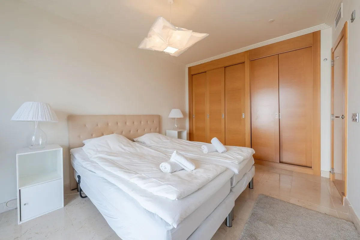 56aa763b-77b9-4a98-96c1-1723858a3661