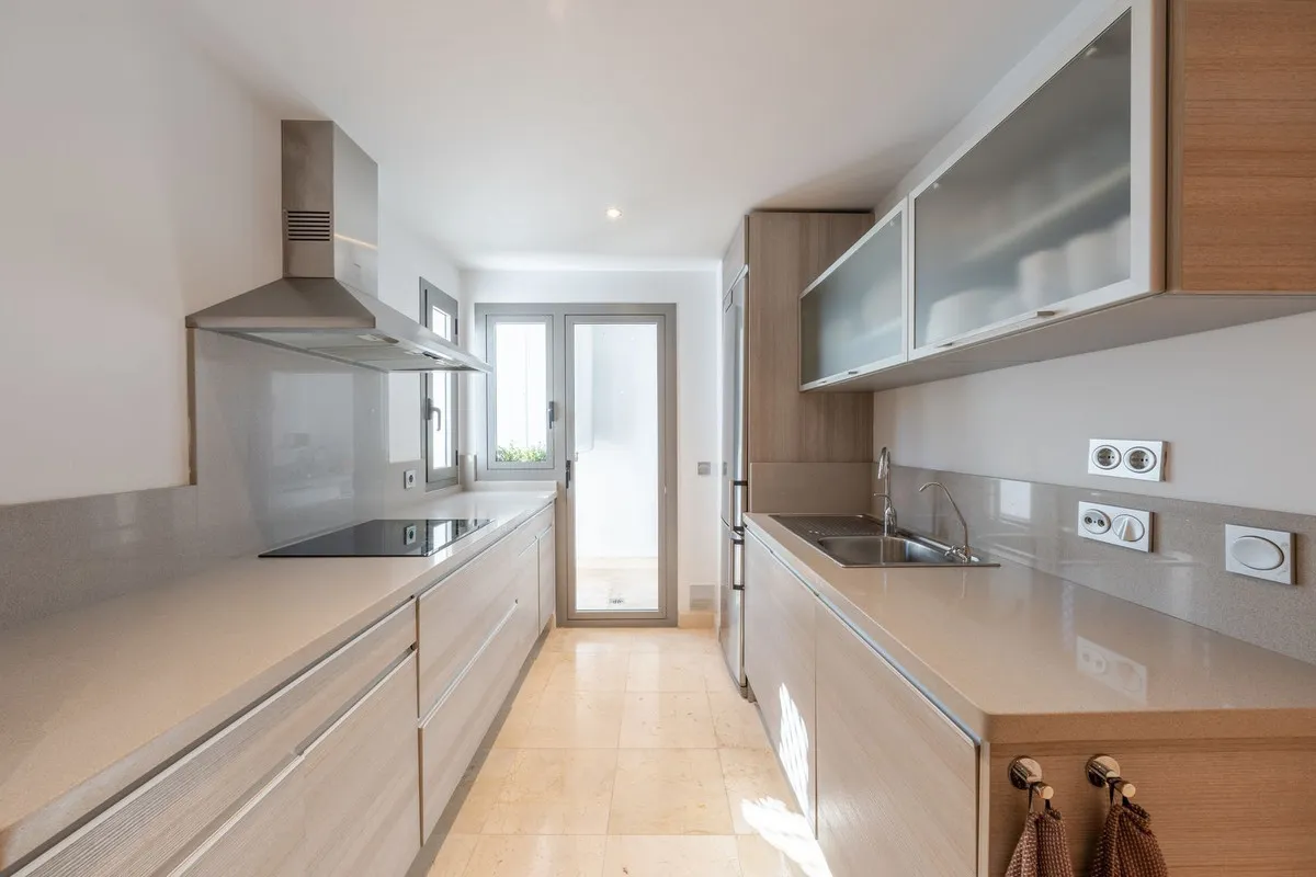 fc8dd36c-d9d1-441c-bded-24a511b81575