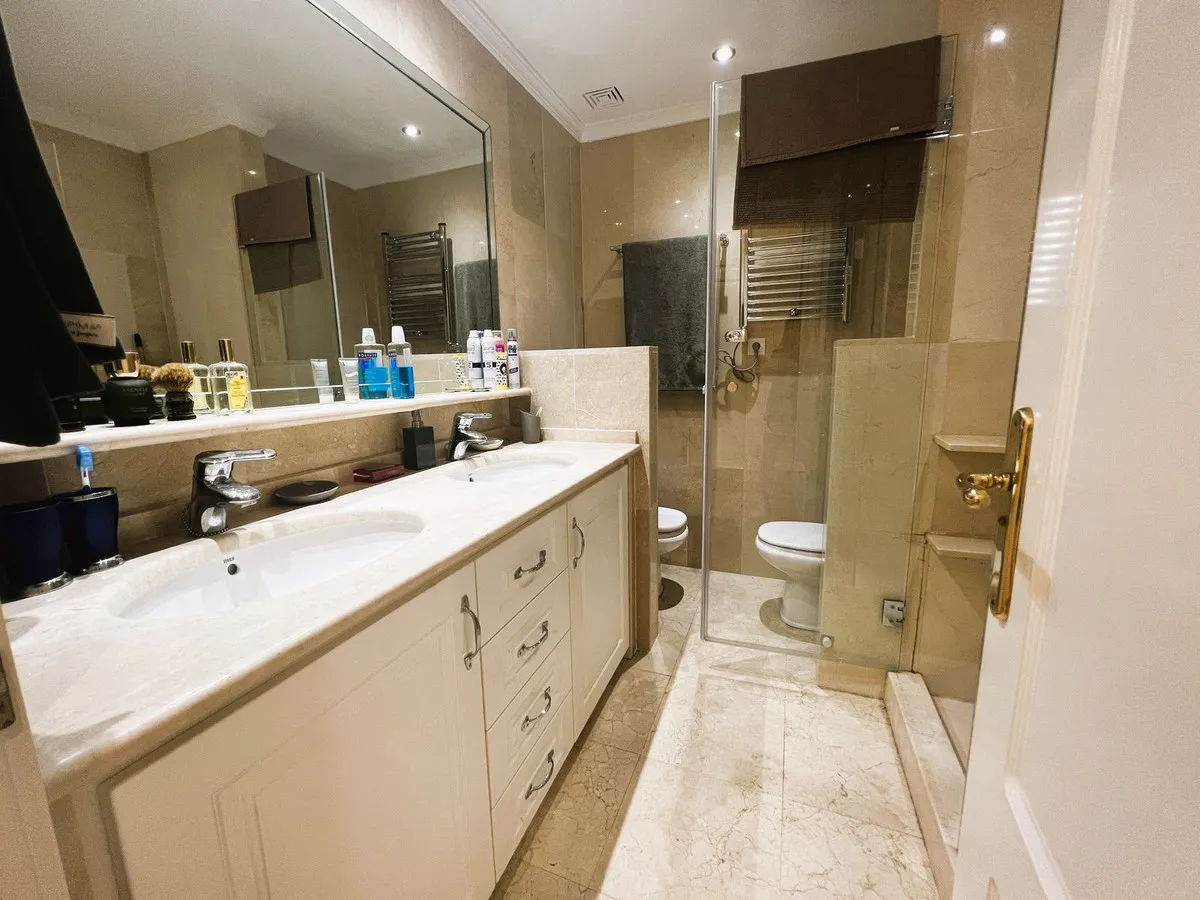 c06e2f0b-5df3-4532-9368-be6cf60448da