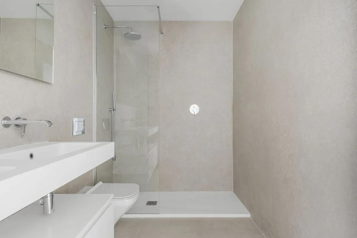 86995136-1195-42b4-a4da-2a823f88342b